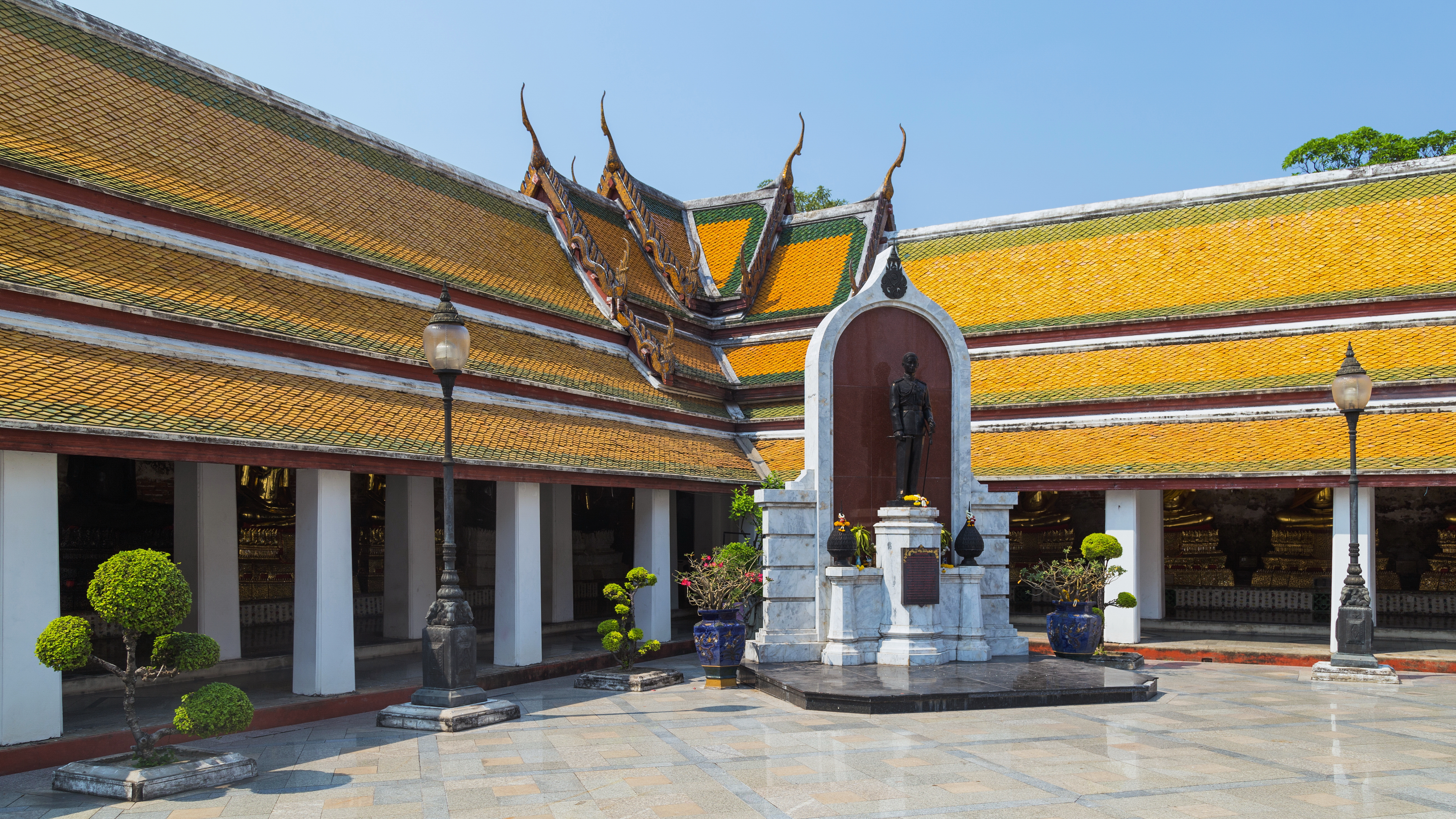 Храм ват Сутхат Бангкок. Ват Сутхат. Wat Suthat thep Wararam. Турсиг.сутат. Бангкок 2016