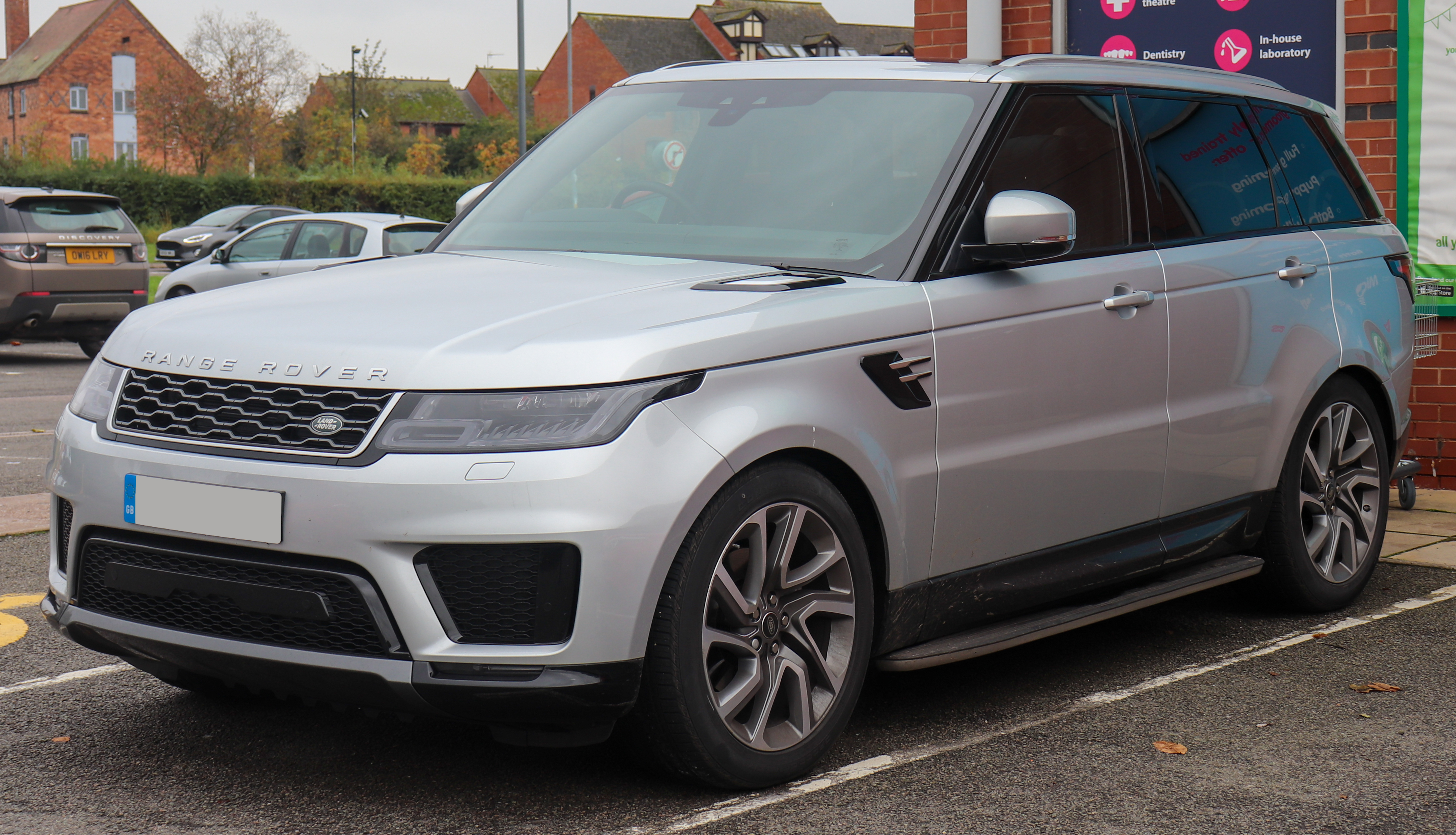 File 19 Land Rover Range Rover Sport Hse Sdv6 3 0 Front Jpg Wikimedia Commons