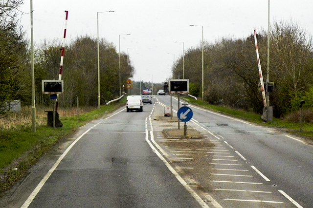 File:A483, Level Crossing near Mile Oak - geograph.org.uk - 5503442.jpg