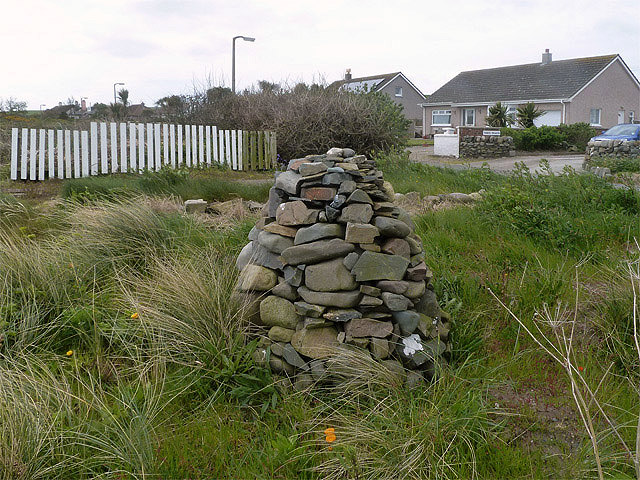 File:A cairn at Drummore - geograph.org.uk - 3511017.jpg