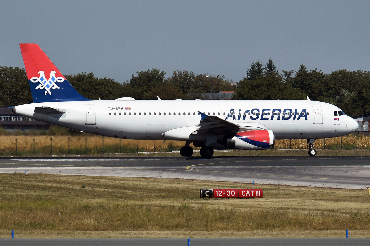 File:AirSERBIA, YU-APH, Airbus A320-232 (49562562697).jpg