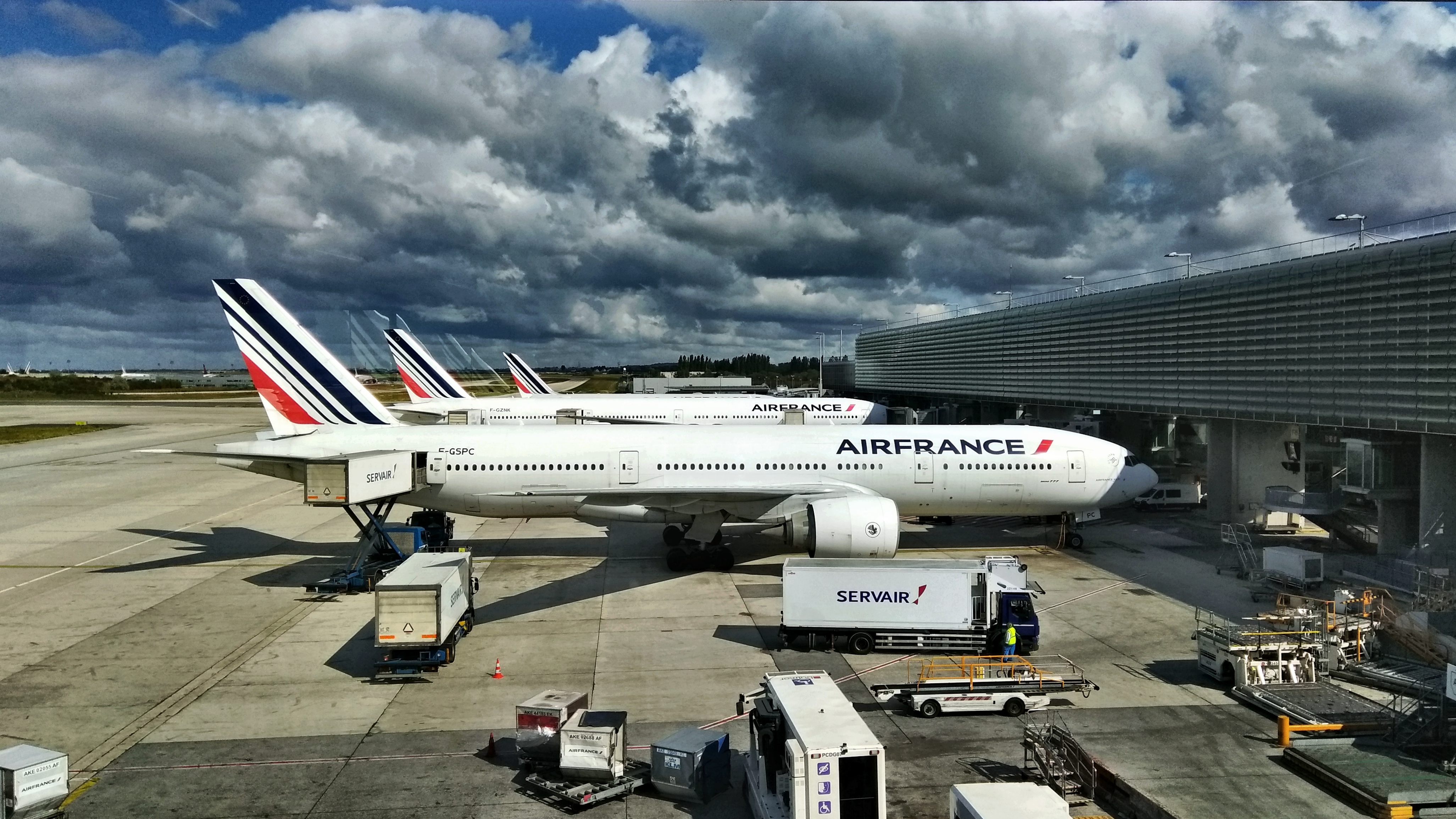 File:Aerial view of Paris-Charles de Gaulle airport.jpg - Wikimedia Commons