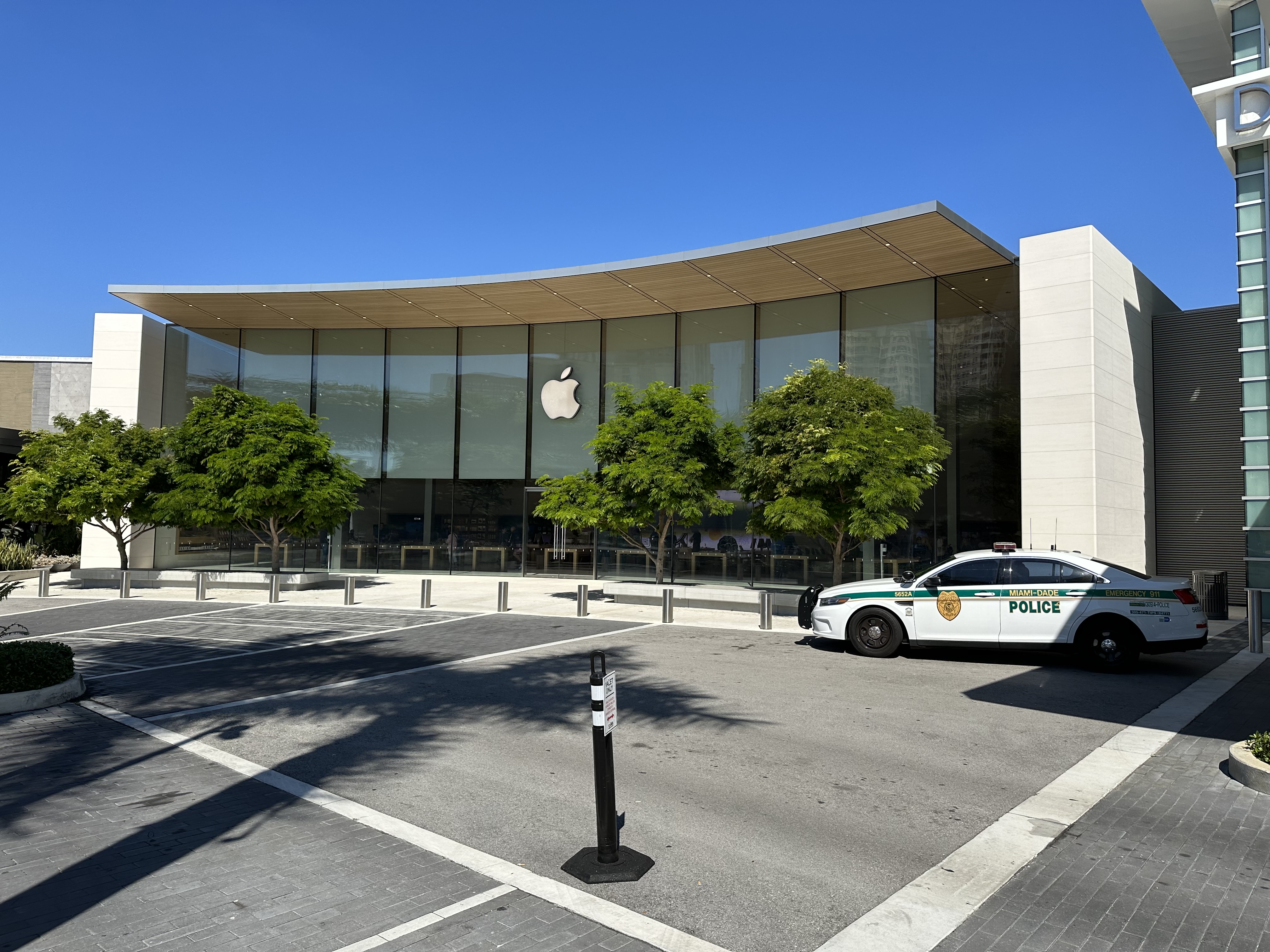New Apple Dadeland location now open in Miami