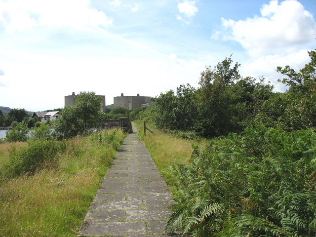 File:Approaching the NPS along the cycle track - geograph.org.uk - 513078.jpg