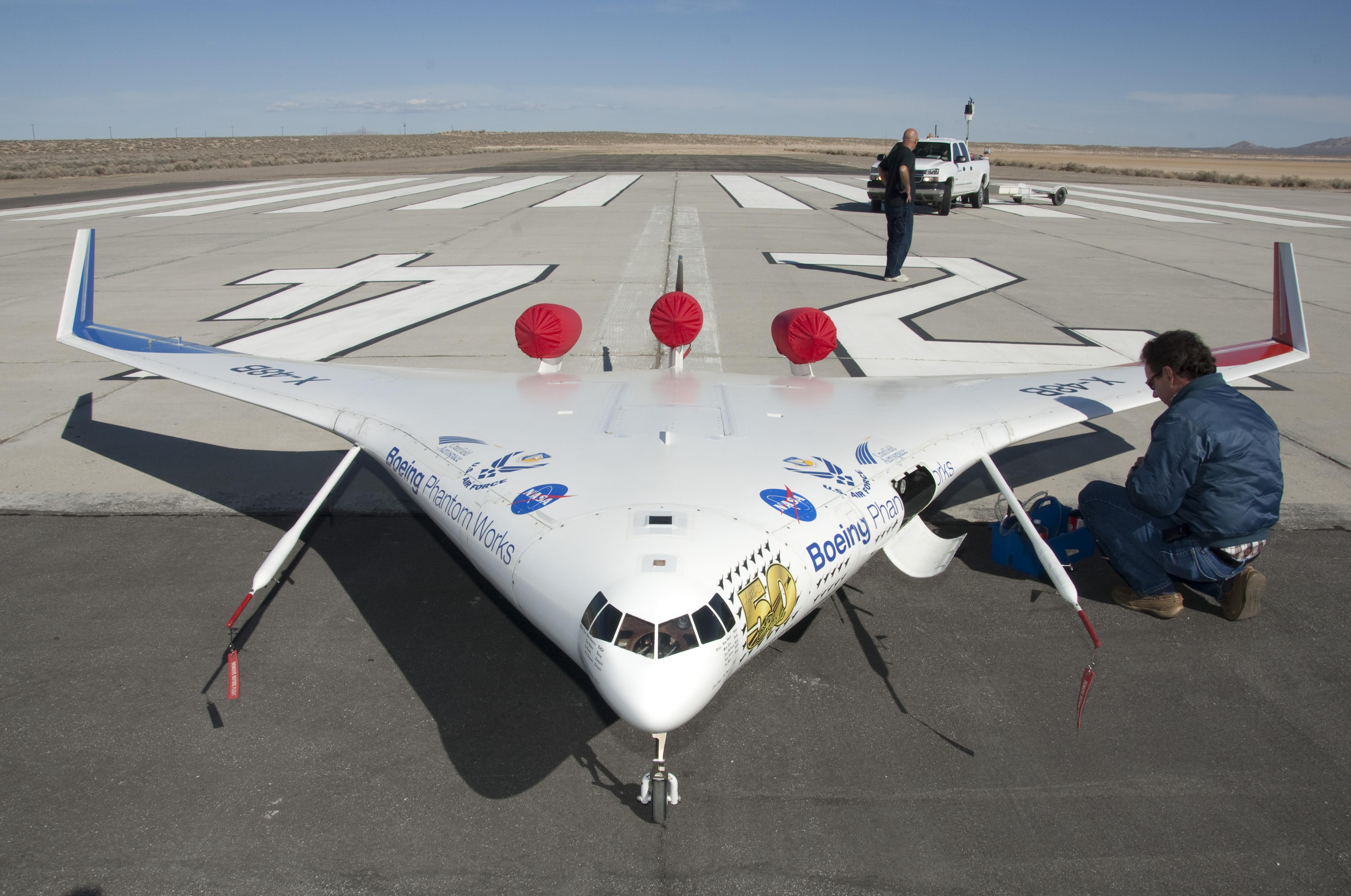 Самый известный проект беспилотного летательного аппарата. БПЛА X-48 Boeing. Boeing x-48c Blended Wing. Boeing x 48c. Боинг x 48.