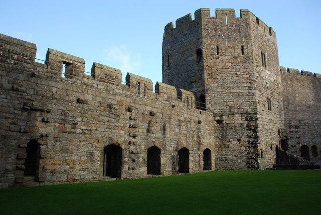 File:Castell Caernarfon Castle - geograph.org.uk - 1020480.jpg