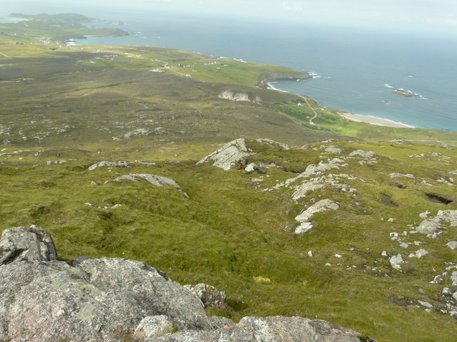 File:Ceannabeinne crags - geograph.org.uk - 922267.jpg