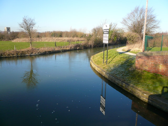 Chesterfield Canal - Shireoaks Marina Entrance - geograph.org.uk - 332510