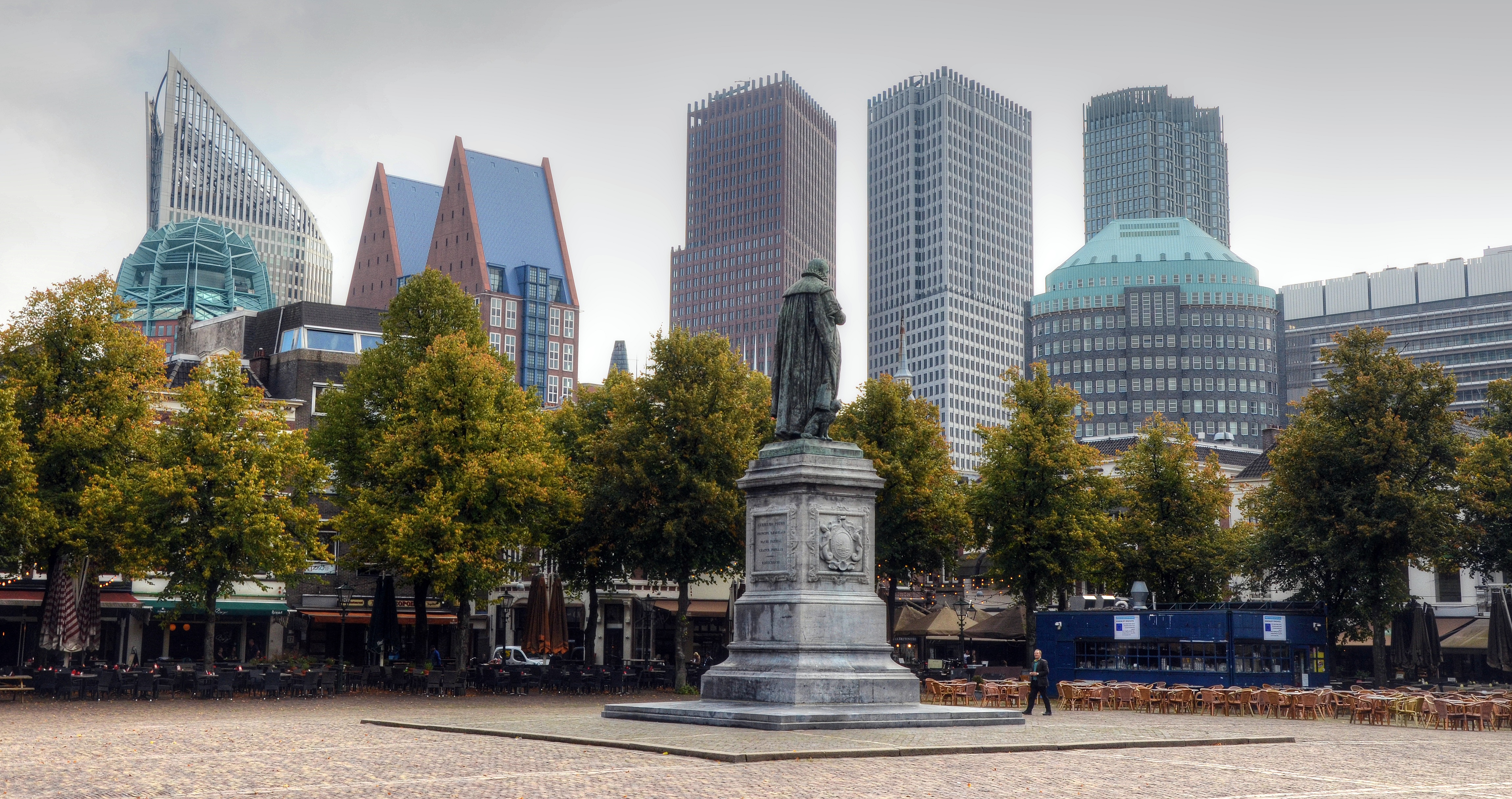 Cityscape_of_The_Hague,_viewed_from_Het_Plein_(The_Square).jpg