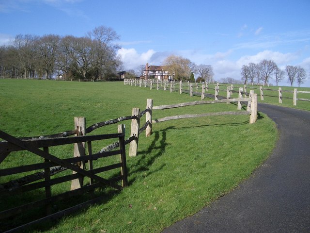 File:Entrance Driveway to Seven Oaks House - geograph.org.uk - 399938.jpg