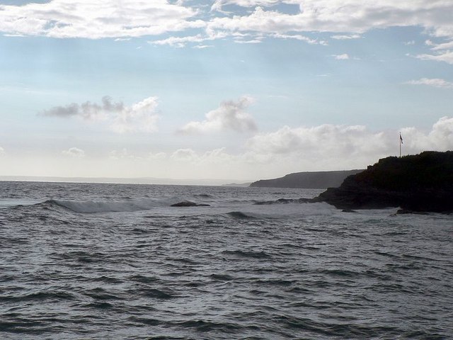 File:Entrance to Porthleven Harbour - geograph.org.uk - 230310.jpg