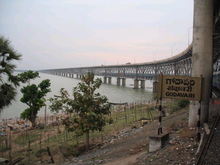 File:Godavari Bridge.JPG