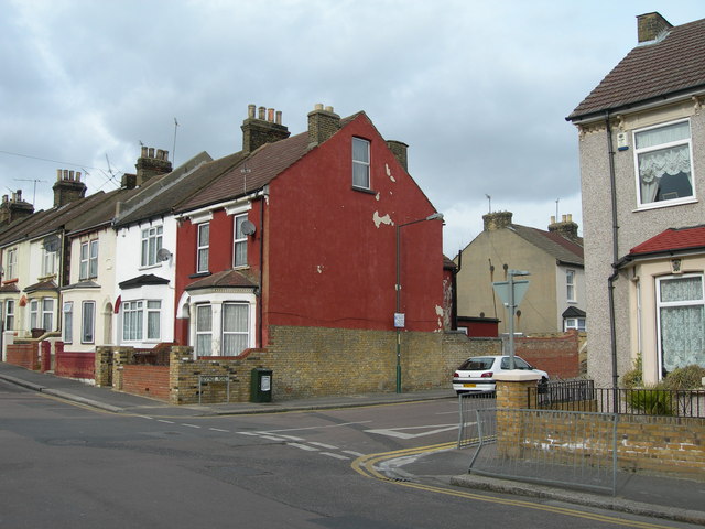 File:Grove Road, Strood - geograph.org.uk - 726213.jpg