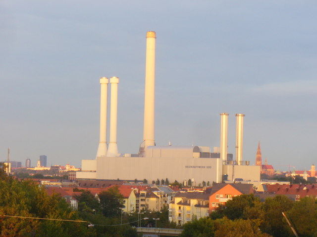 File:Heizkraftwerk Sued, Muenchen (South Power Station) - geo.hlipp.de - 22086.jpg