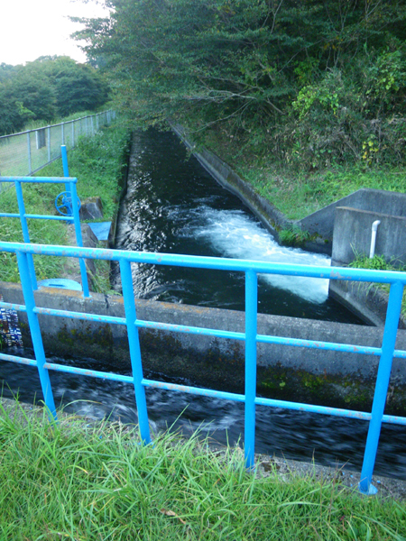 File:Hikinuma-yosui aqueduct over the Nasu-sosui canal.jpg