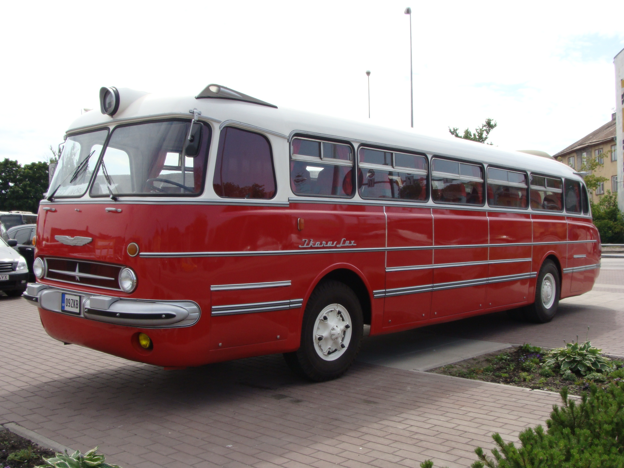 Ikarus Lux Photos and Images & Pictures