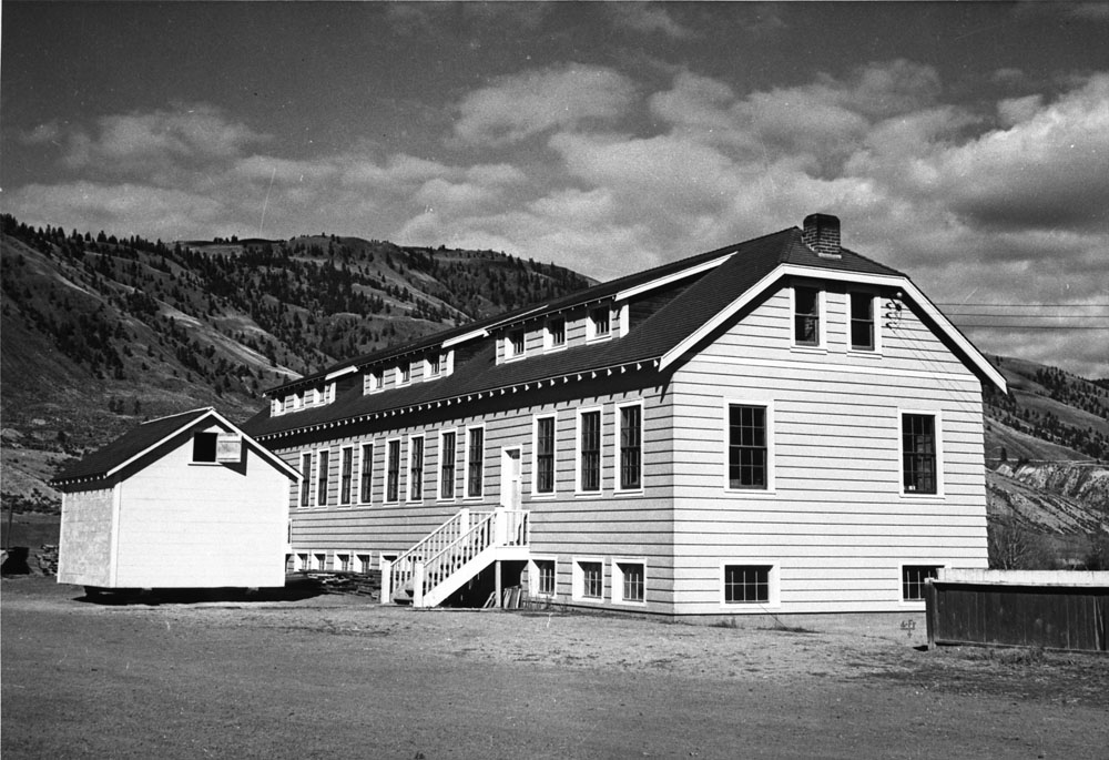 File:Kamloops Indian Residential School classroom 1950.jpg - Wikimedia Commons