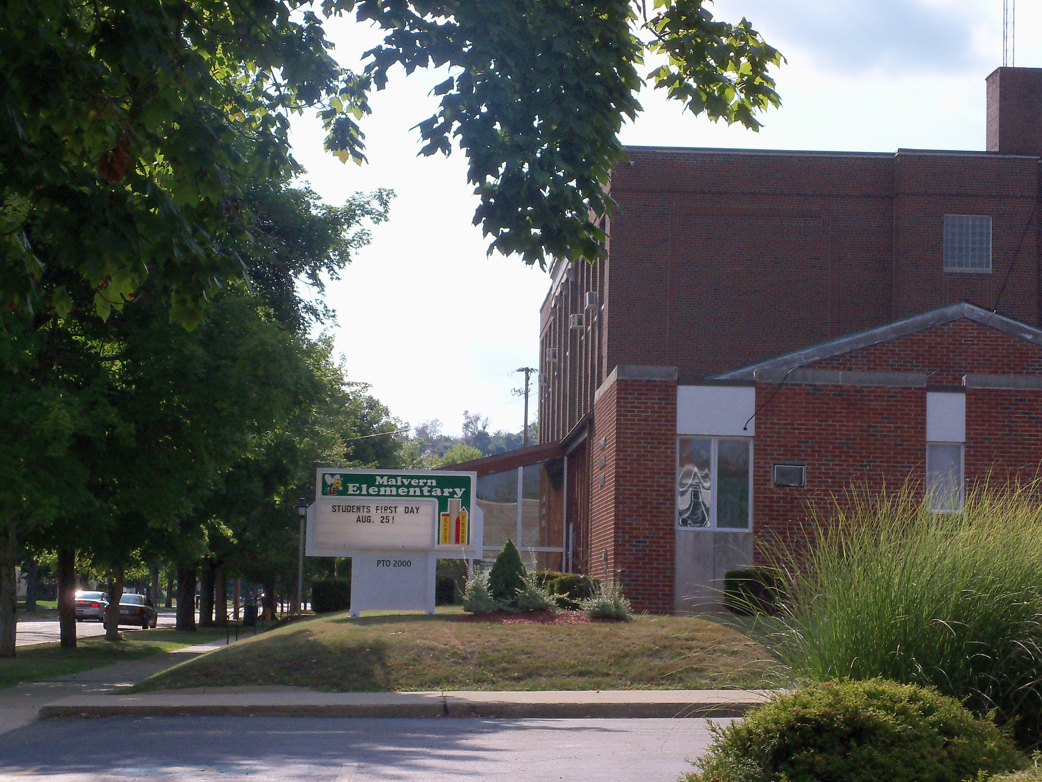 Brown school. Школьные округа в США. Огайо улицы школа. Малверн Брюм.