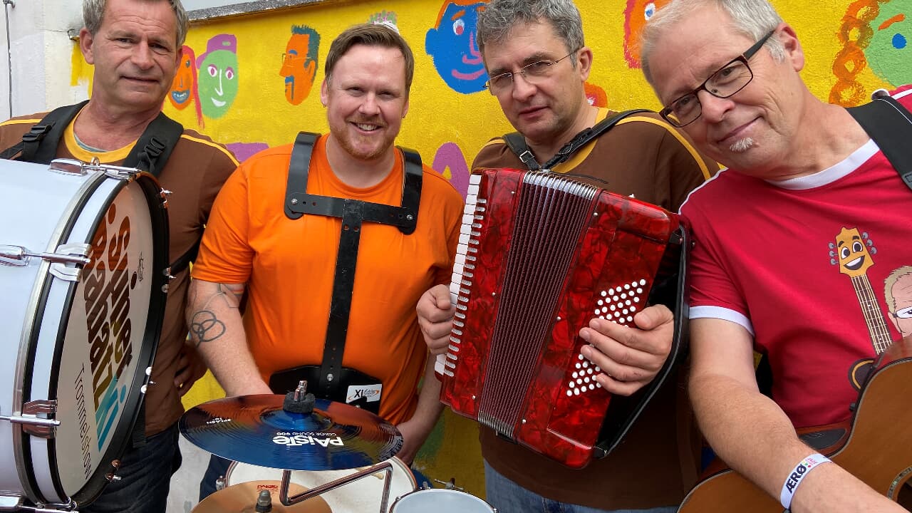 Matthias Meyer-Göllner (rechts) mit seiner Band "Die Zappelbande" 2022