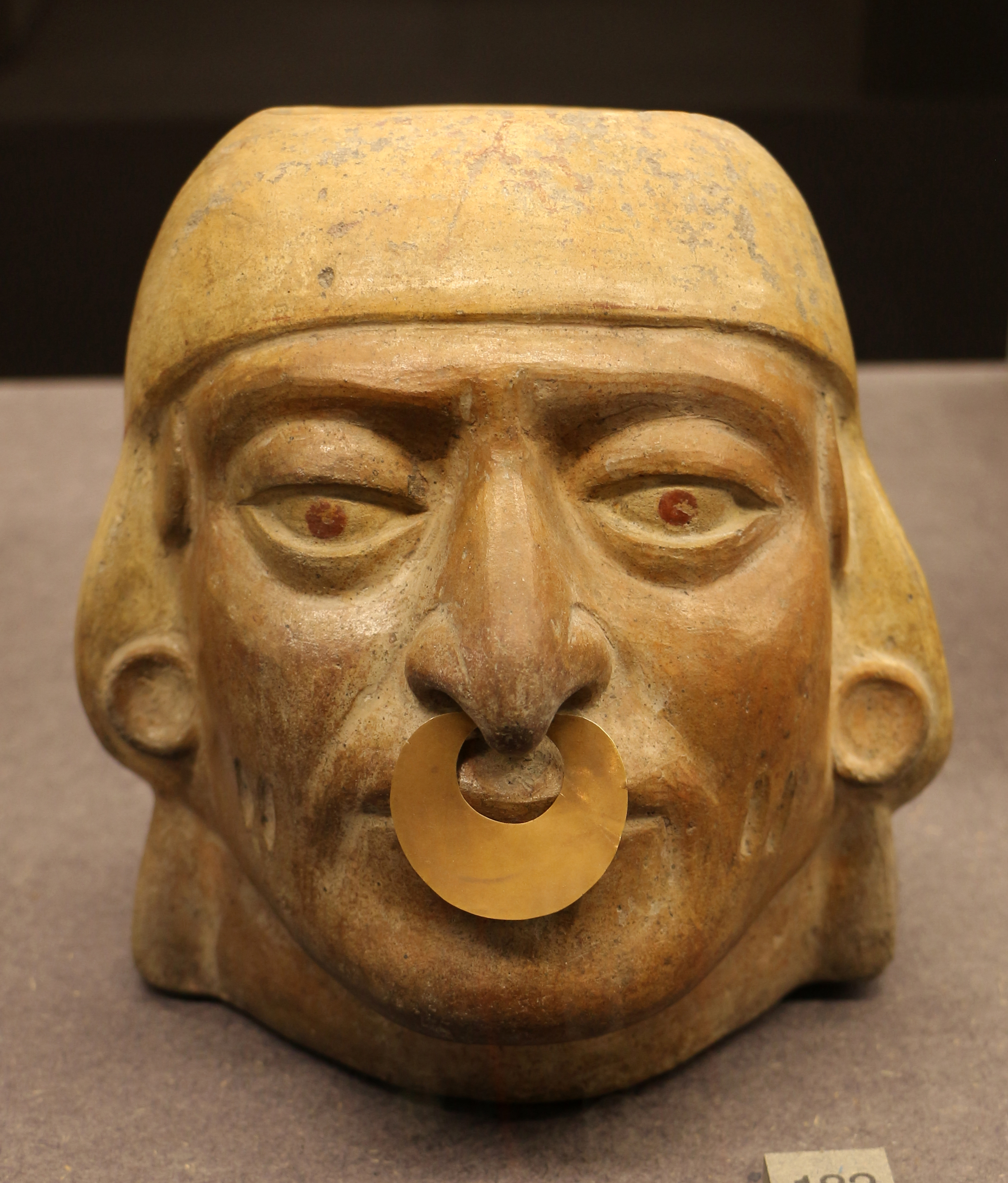 File:Moche (perù), vaso a forma di testa, 100 ac-200 dc ca.jpg - Wikimedia  Commons