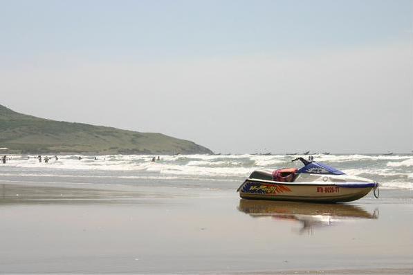 File:Mui Ne beach.jpg