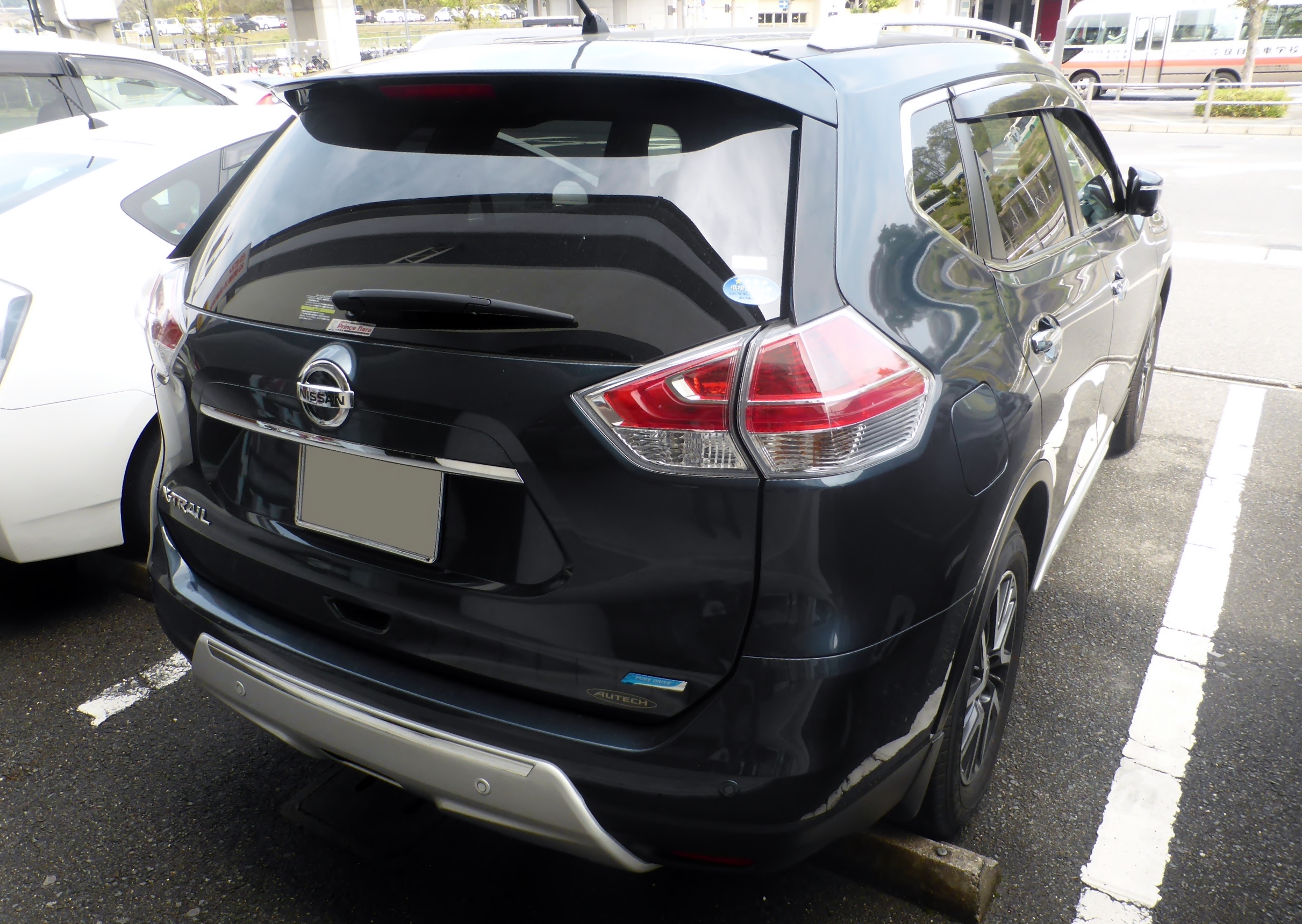 File:Nissan X-TRAIL X-TREMER X (T32) rear.JPG - Wikimedia Commons