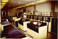 File:Pohled do sálu počítače Cyber 180 pro Sčítání lidu 1991.gif