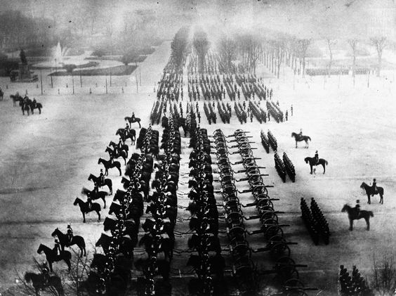 Soubor:Prussians parade thru Paris March 1871.jpg