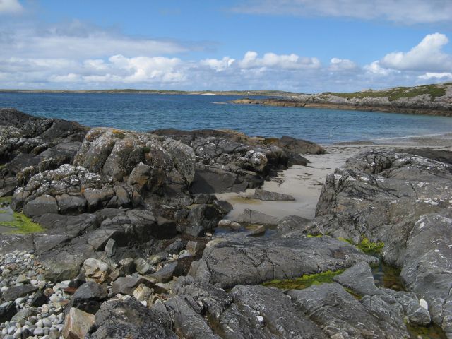 File:Rocks and Omey Island - geograph.org.uk - 4619918.jpg