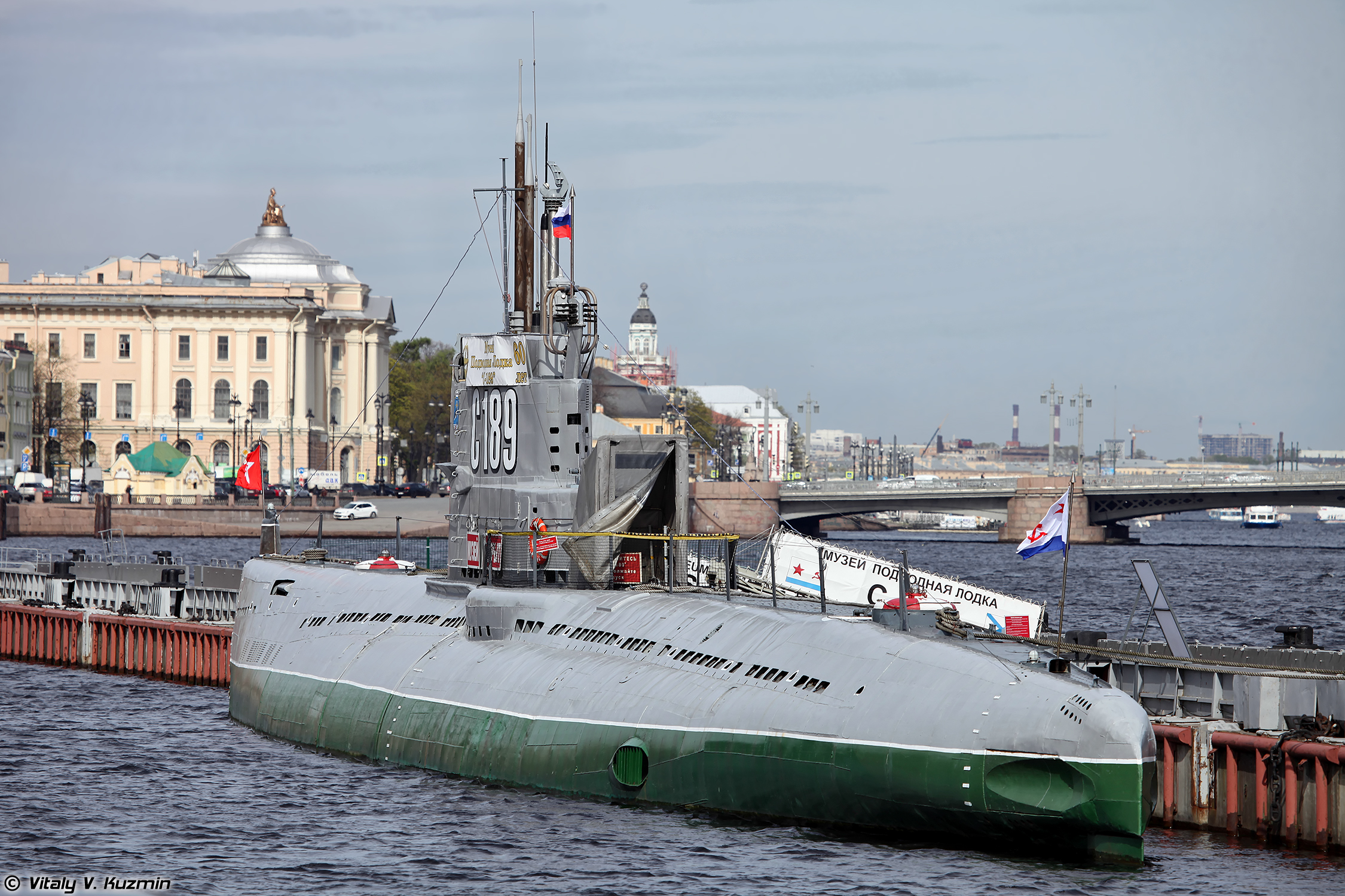 Лодка музей в питере. С-189 подводная лодка музей. Подводная лодка с-189 Санкт-Петербург. Подлодка музей Петербург с-189. Подводная лодка с 189 на Неве.