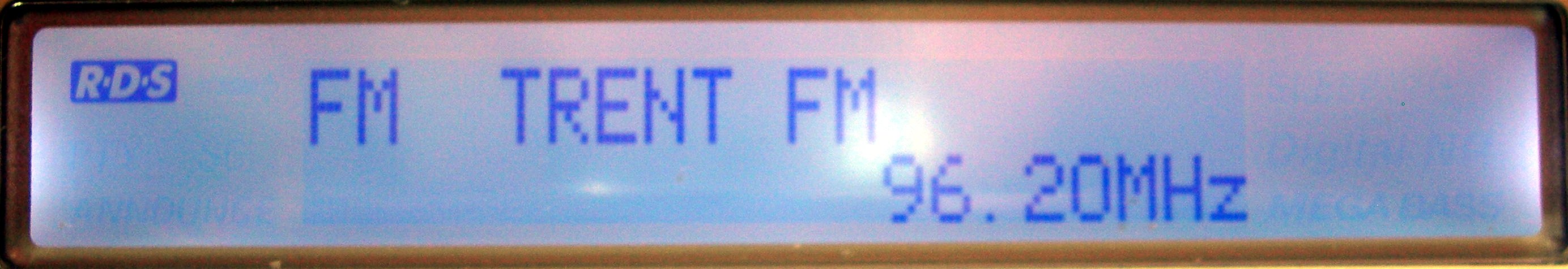 File:Sony CDX-GT420U car radio with PNY USB flash drive.jpg - Wikipedia