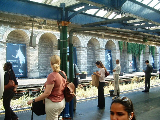 South Kensington station (District and Circle Lines), SW7 - geograph.org.uk - 865877