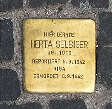 File:Stolperstein Unter den Linden 6 (Mitte) Herta Selbiger.jpg