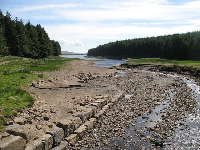 The end of Burnhope Reservoir - geograph.org.uk - 868968