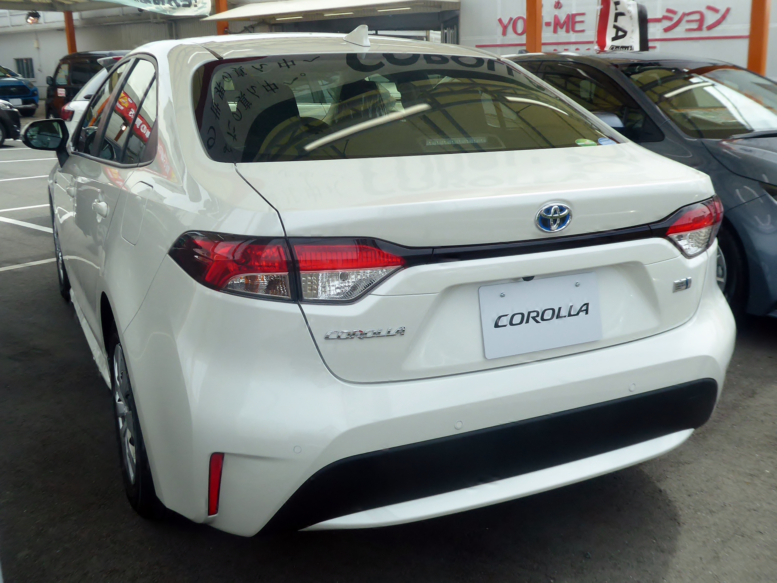 ファイル:Toyota COROLLA HYBRID G-X 2WD (6AA-ZWE211-AEXNB) rear.jpg