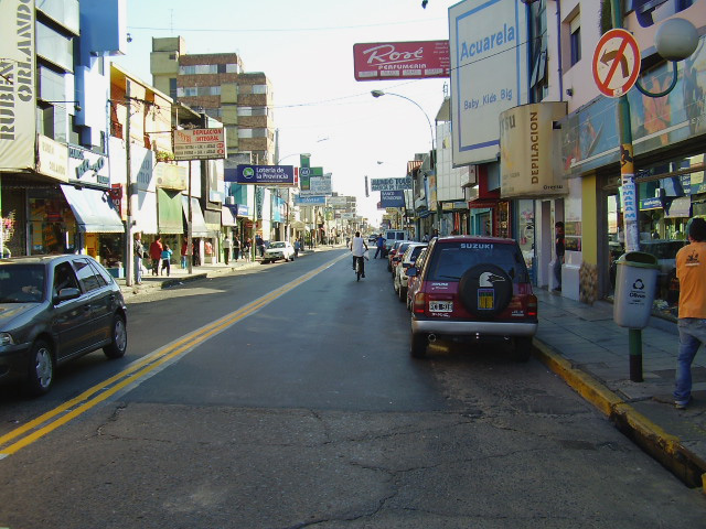 File:Velez Sarsfield Avenue, Munro, Buenos Aires.jpg