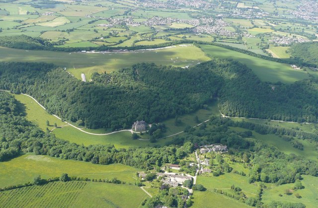 File:Woodchester Mansion and Bristol and Glos Gliding Club airfield - geograph.org.uk - 1380004.jpg