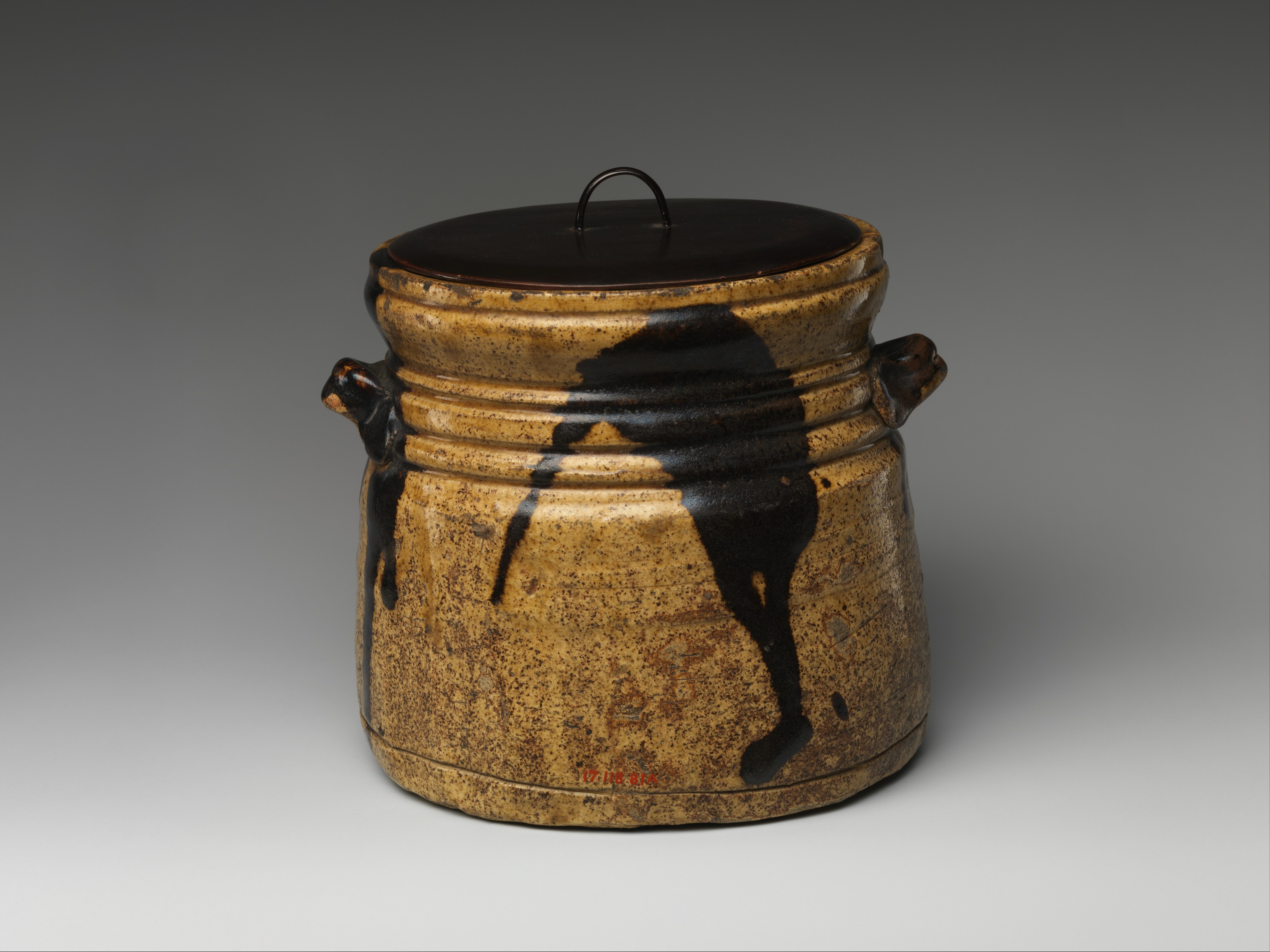 File:黄瀬戸焼水指-Water jar MET DP304684.jpg - Wikimedia Commons