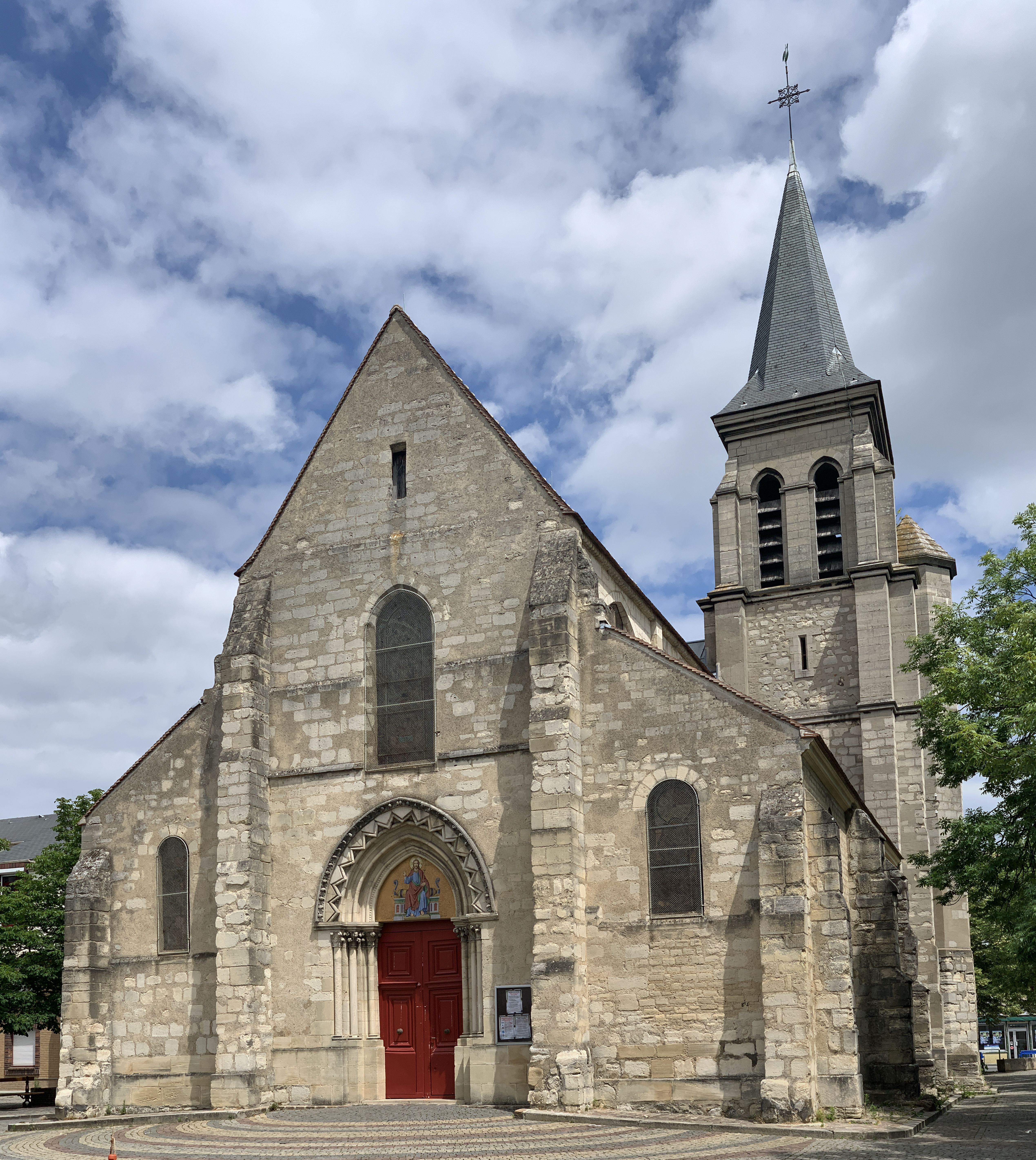 Сюр сен. Нёйи-сюр-сен. Нейи-сюр-Марн. Neuilly-sur-seine, île-de-France, Франция. Парижском предместье Нейи-сюр-сен.