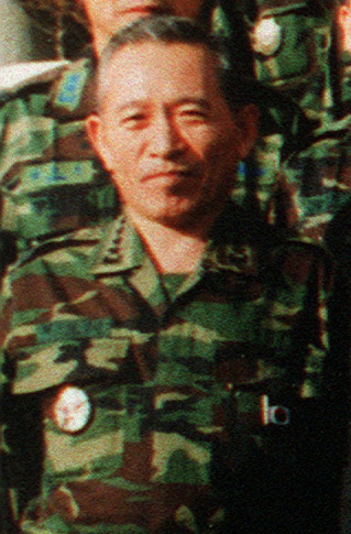 File:Army (ROKA) General Kim Dong-shin 육군대장 김동신 (DA-SC-98-05834).jpeg