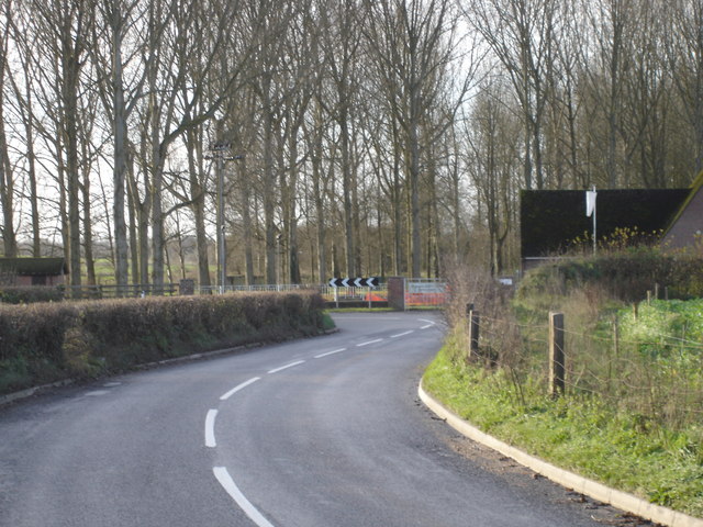 File:Around the bends at Bidcombe Cottages - geograph.org.uk - 289623.jpg
