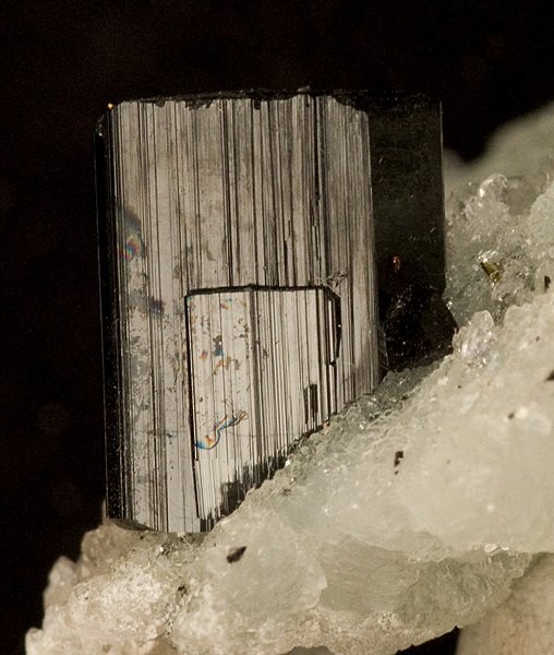 File:Babingtonite-Prehnite-230568.jpg