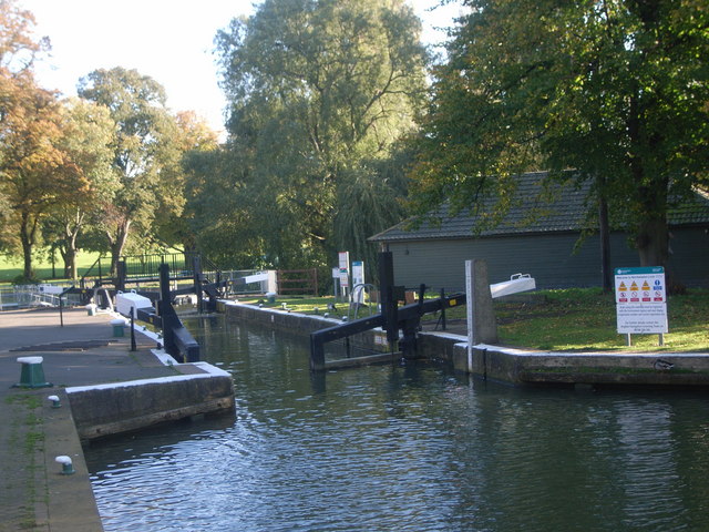 File:Becketts Park Lock - geograph.org.uk - 1410962.jpg