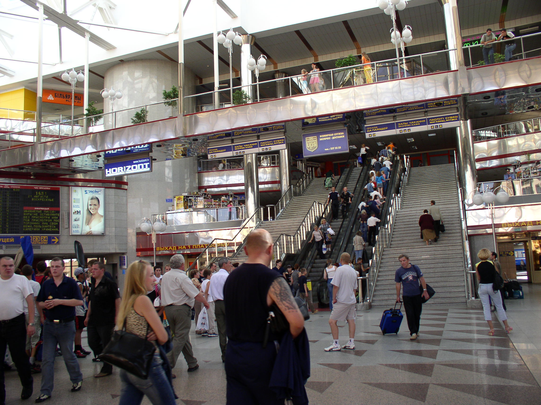 Файл:Belarus-Minsk-New Railway Station-Inside-1.jpg — Википедия