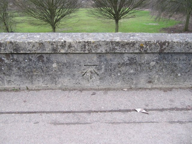File:Bench mark on Wallingford Bridge - geograph.org.uk - 1724753.jpg