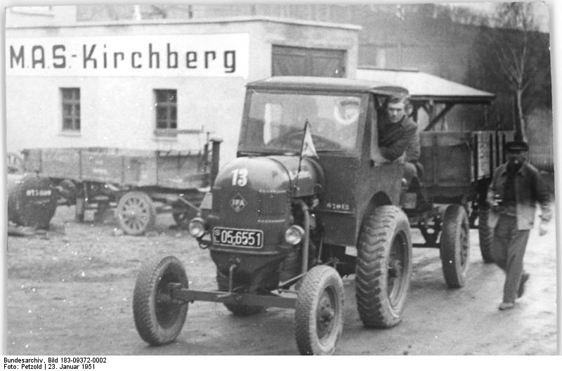 Schlepperwerk Nordhausen Bundesarchiv_Bild_183-09372-0002%2C_MAS_Kirchberg%2C_ifa-Traktor