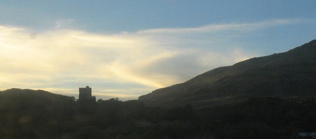 File:Castell Dolwyddelan and Moel Siabod mountain at nightfall - geograph.org.uk - 580531.jpg