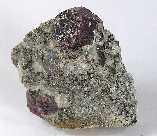 File:Corundum-122854.jpg