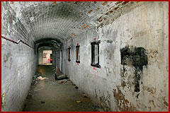 File:Devil's Gap Battery, underground4.jpg