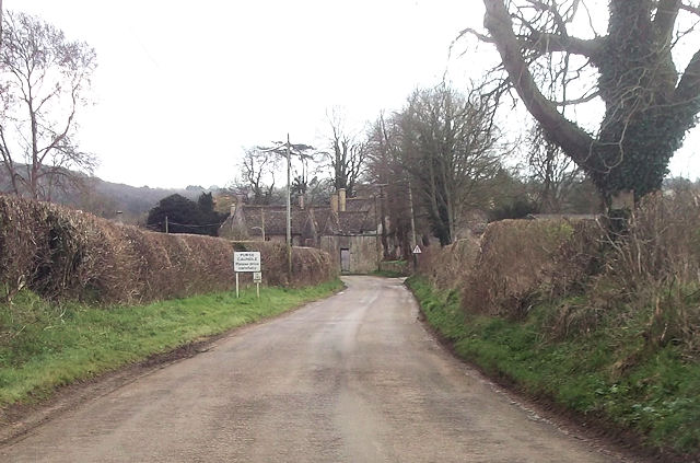 File:Entering Purse Caundle by Manor House - geograph.org.uk - 3422034.jpg